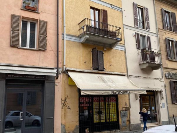 casa indipendente in vendita a Pavia in zona Centro Città