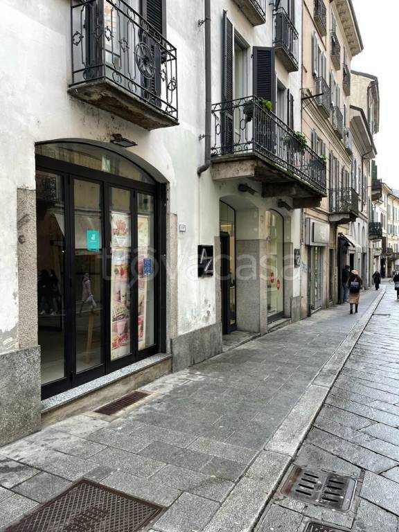 negozio in vendita a Pavia in zona Centro Città