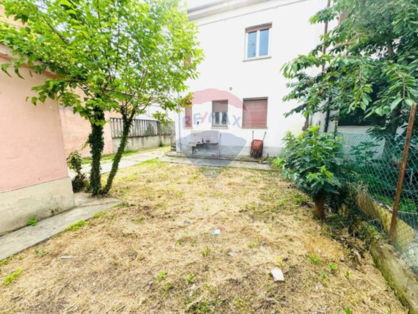 casa indipendente in vendita a Pavia in zona Mirabello