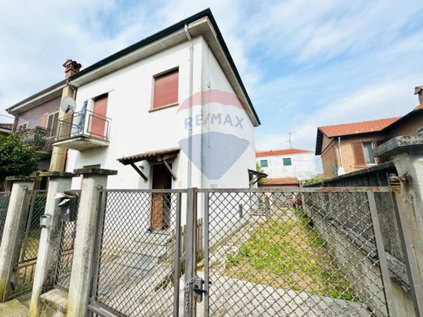 casa indipendente in vendita a Pavia in zona Mirabello