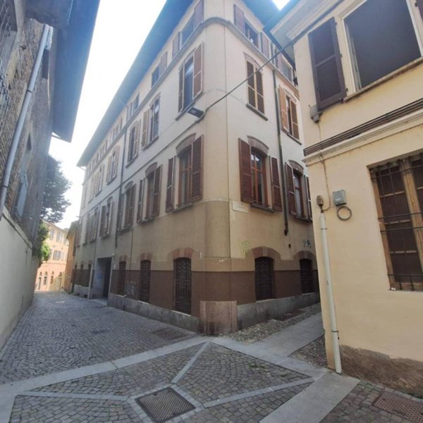 appartamento in vendita a Pavia in zona Centro Città