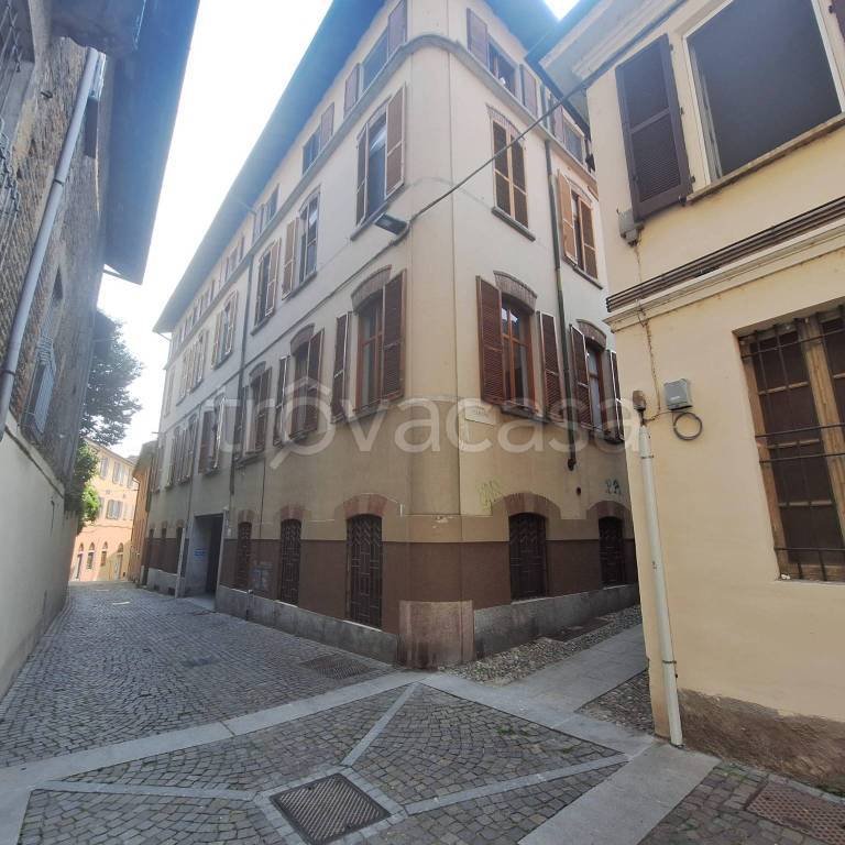appartamento in vendita a Pavia in zona Centro Città