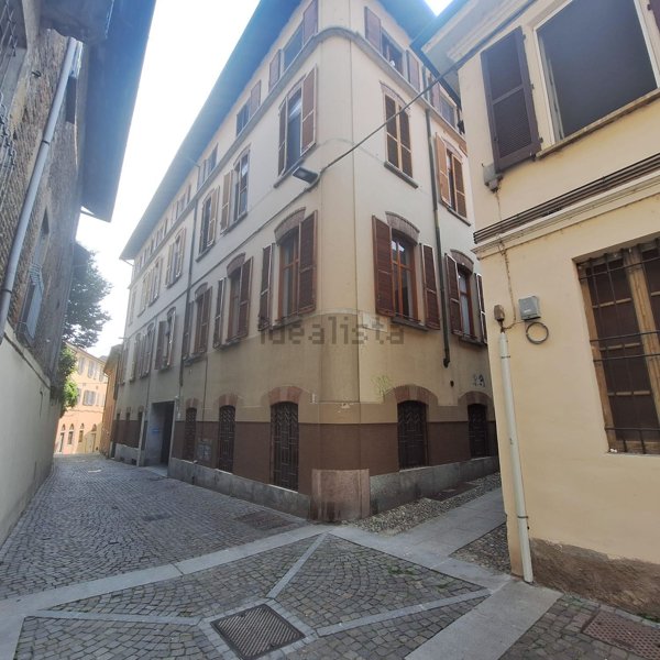 appartamento in vendita a Pavia in zona Centro Città