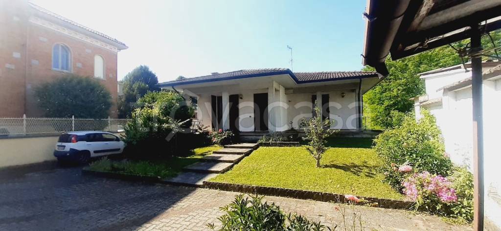 casa indipendente in vendita a Pavia