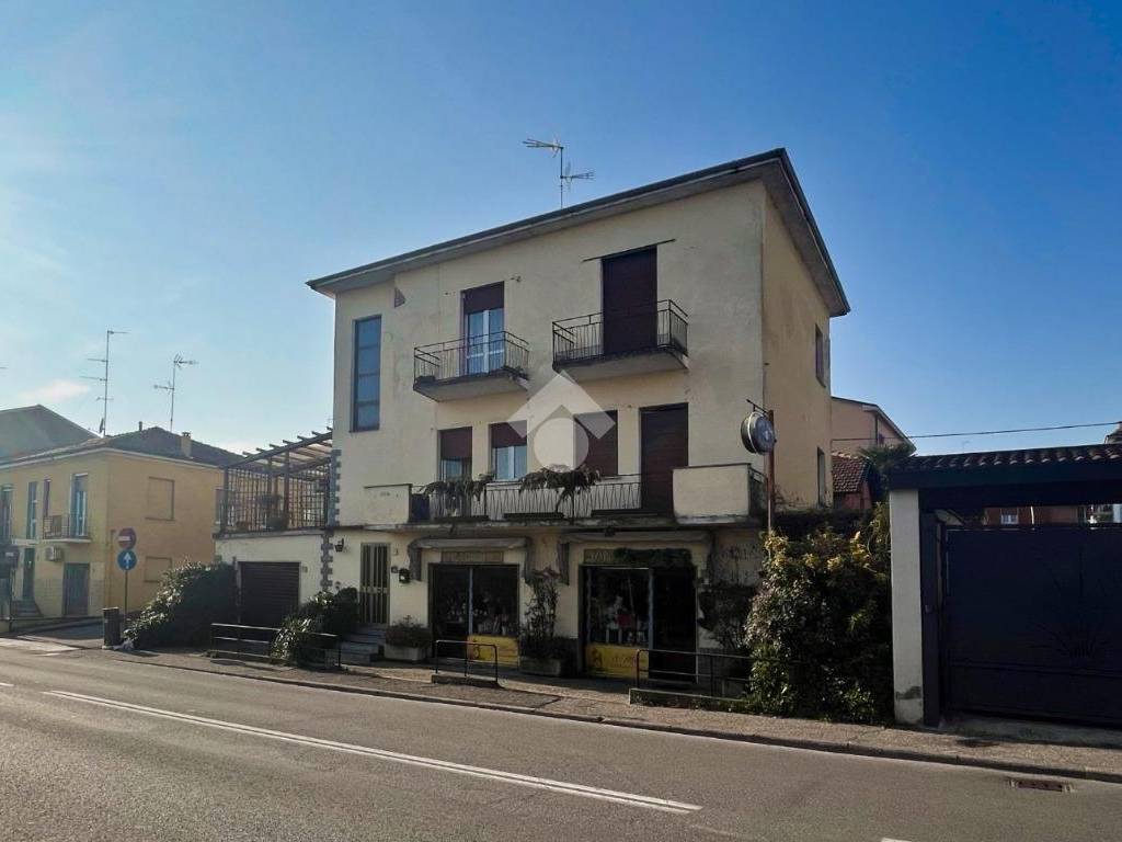 casa indipendente in vendita a Pavia in zona Pompieri