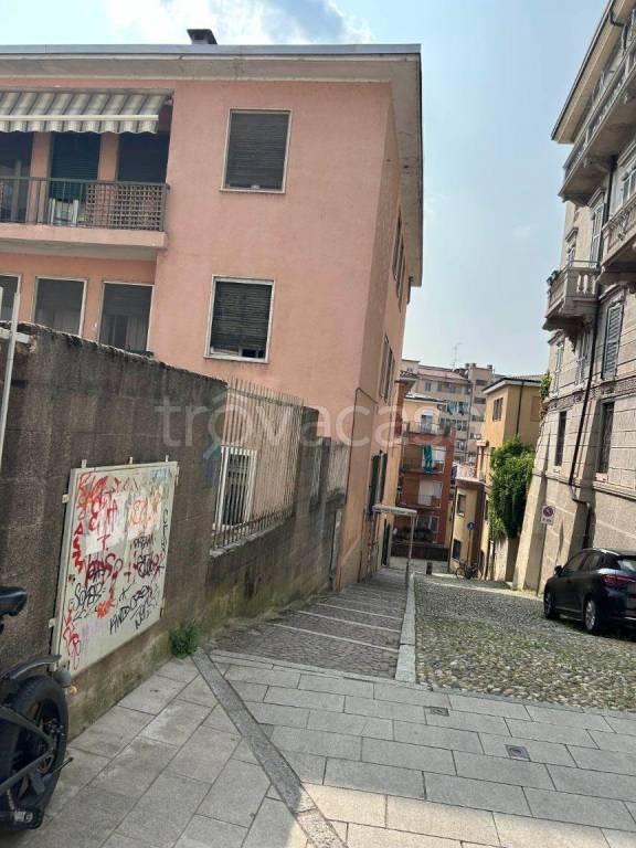 appartamento in vendita a Pavia in zona Centro Città