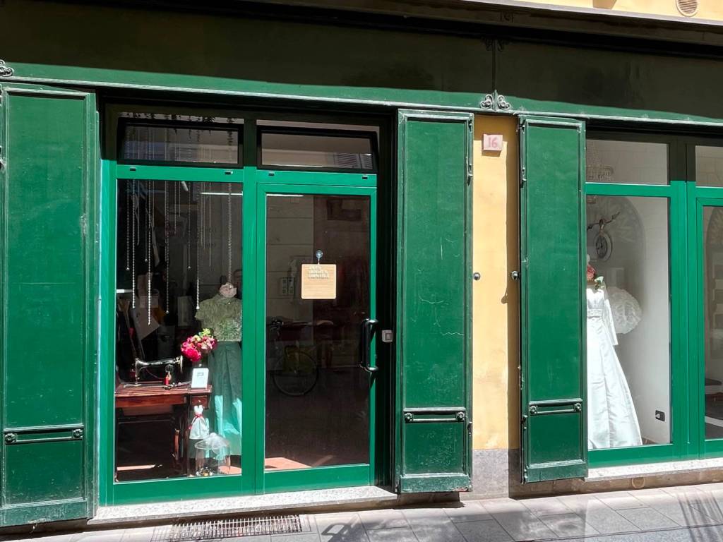 negozio in vendita a Pavia in zona Centro Città