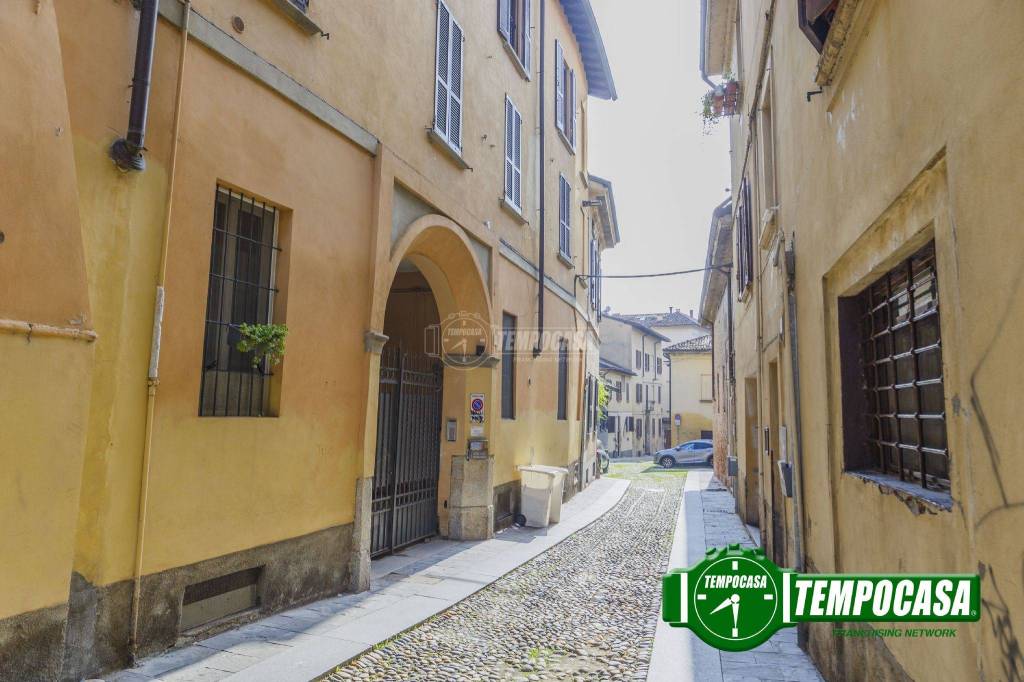 appartamento in vendita a Pavia in zona Centro Città
