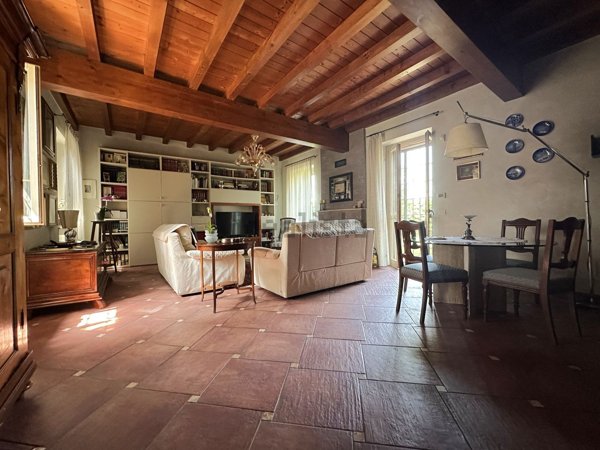 casa indipendente in vendita a Pavia in zona Vallone