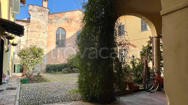 appartamento in vendita a Pavia in zona Centro Città