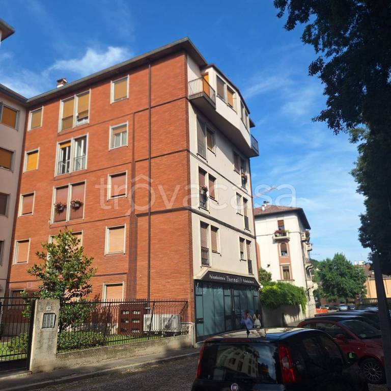 appartamento in vendita a Pavia in zona Centro Città