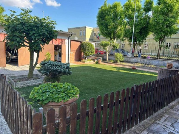casa indipendente in vendita a Pavia