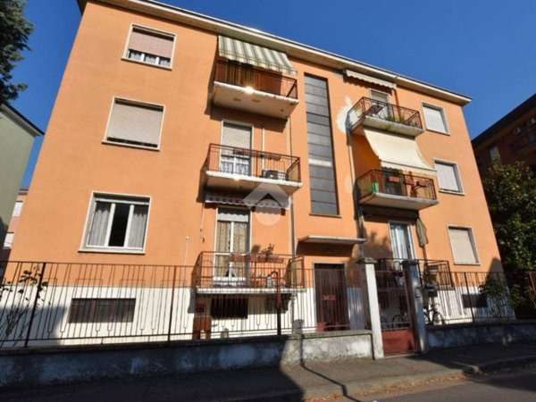 appartamento in vendita a Pavia in zona Pompieri