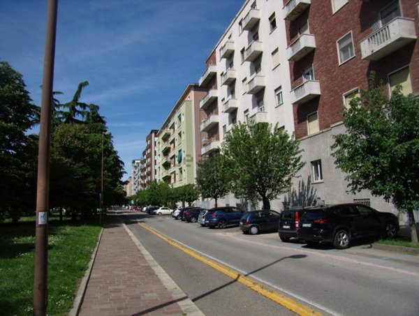 appartamento in vendita a Pavia in zona Stazione