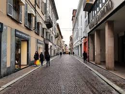 negozio in vendita a Pavia in zona Centro Città