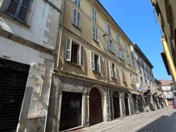 negozio in vendita a Pavia in zona Centro Città
