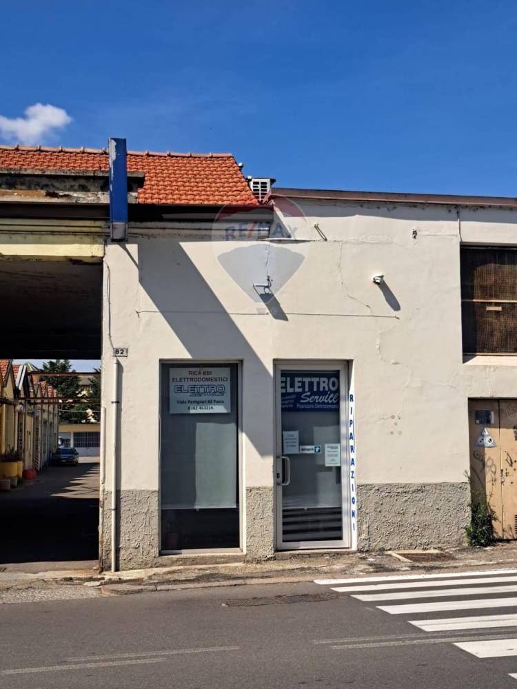 negozio in vendita a Pavia