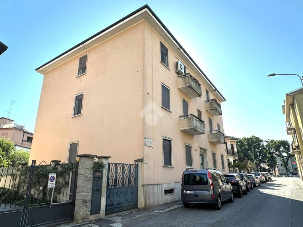 appartamento in vendita a Pavia in zona Città Giardino