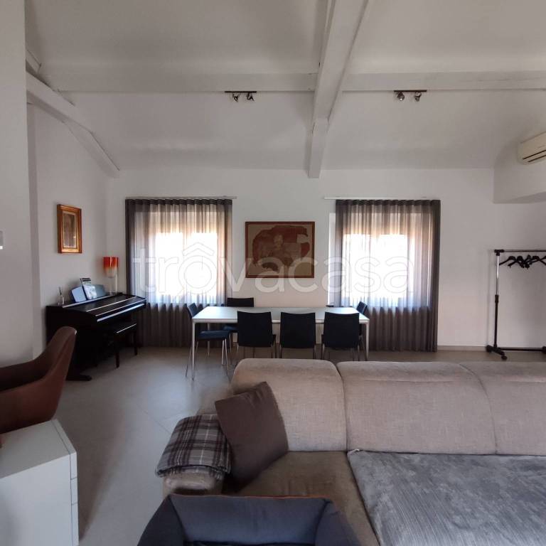 appartamento in vendita a Pavia in zona Centro Città