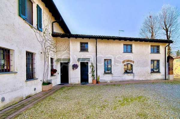 casa indipendente in vendita a Pavia in zona Fossarmato
