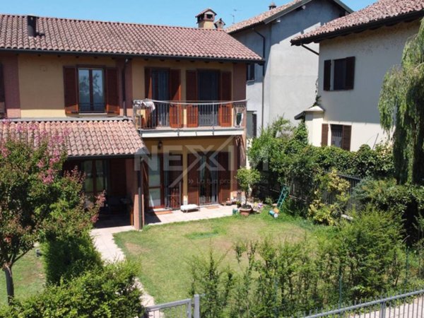 casa indipendente in vendita a Pavia in zona Chiozzo