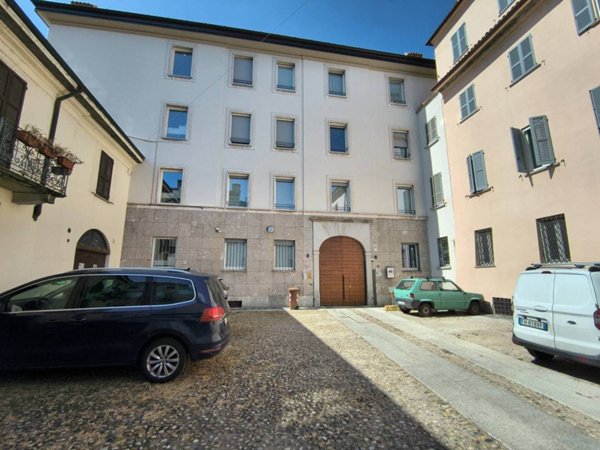 appartamento in vendita a Pavia in zona Centro Città