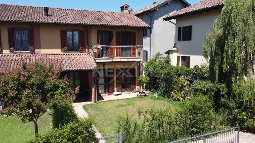 casa indipendente in vendita a Pavia in zona Chiozzo