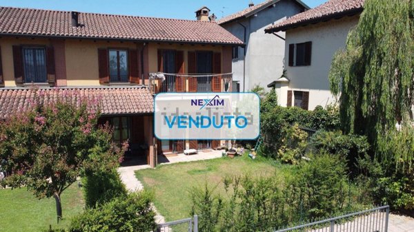 casa indipendente in vendita a Pavia in zona Chiozzo