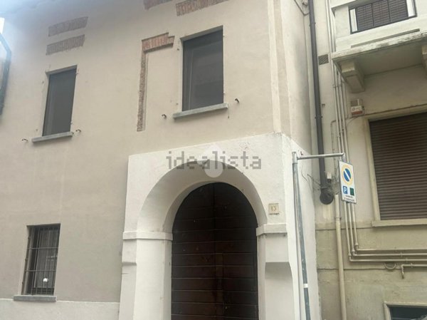 appartamento in vendita a Pavia in zona Centro Città