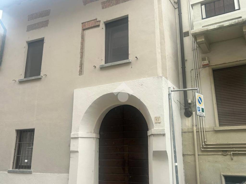 appartamento in vendita a Pavia in zona Centro Città