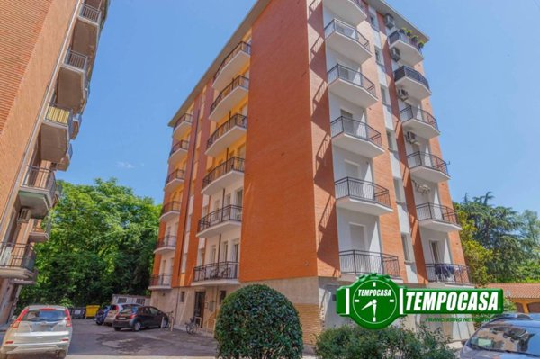 appartamento in vendita a Pavia in zona Policlinico