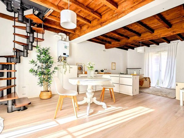 appartamento in vendita a Pavia in zona Centro Città