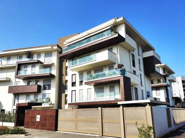 appartamento in vendita a Pavia in zona Pompieri