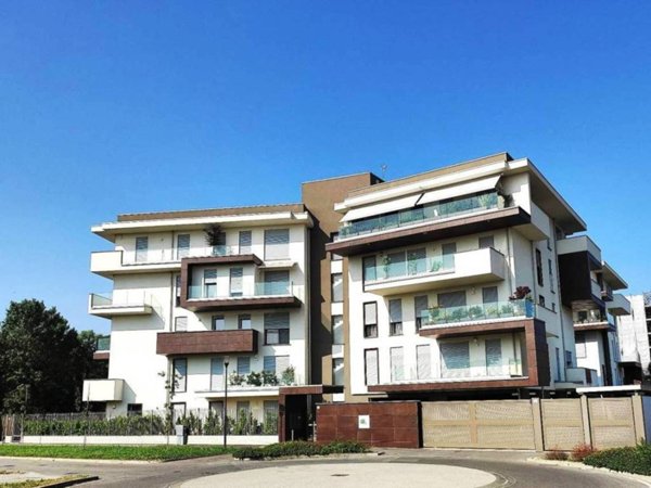 appartamento in vendita a Pavia in zona Pompieri