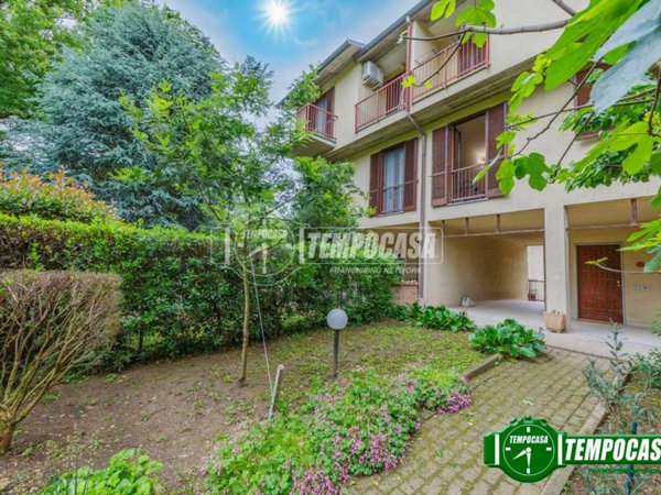 casa indipendente in vendita a Pavia in zona Vallone