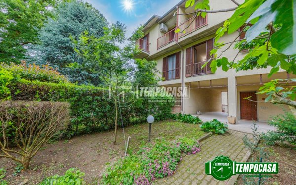 casa indipendente in vendita a Pavia in zona Vallone