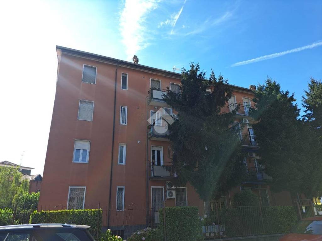 appartamento in vendita a Pavia in zona Pompieri