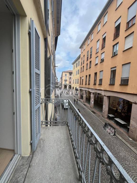 appartamento in vendita a Pavia in zona Centro Città