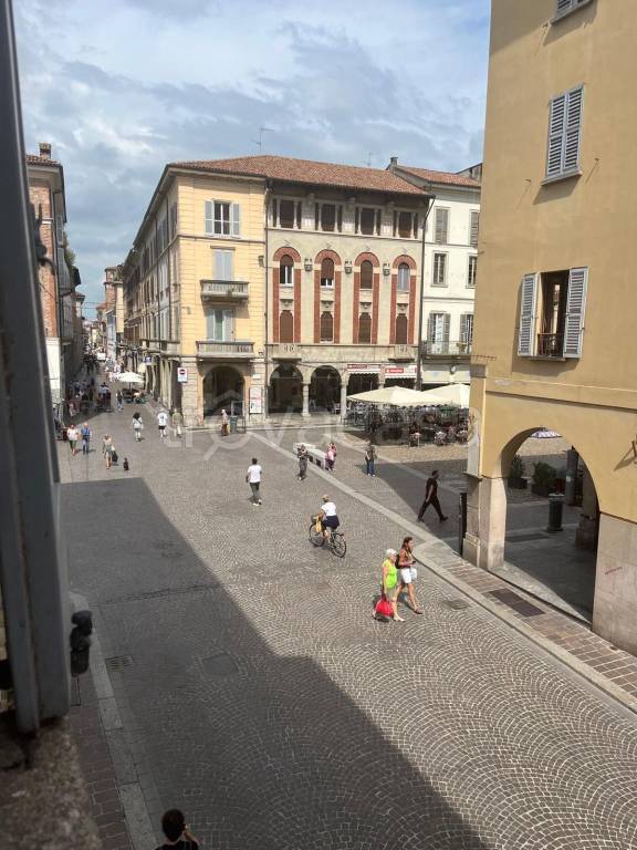 appartamento in vendita a Pavia in zona Centro Città