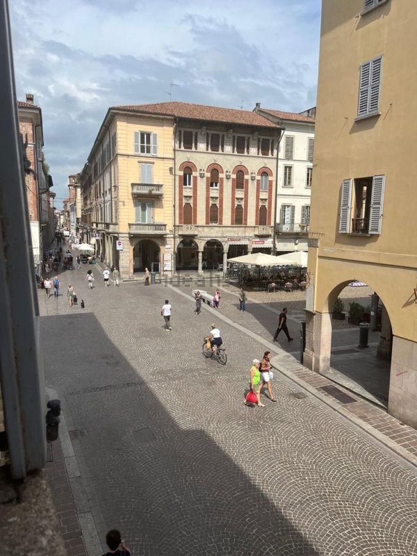 appartamento in vendita a Pavia in zona Pompieri