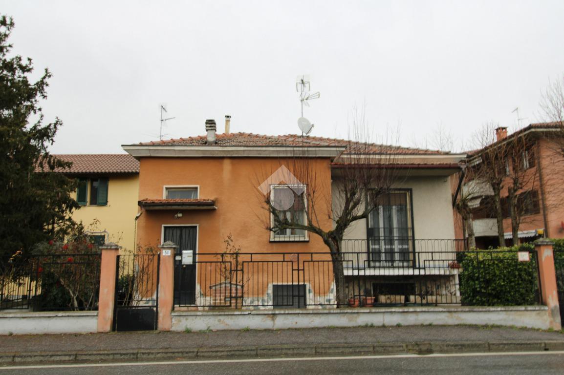 casa indipendente in vendita a Pavia in zona Chiozzo