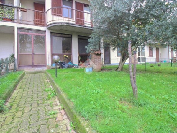 casa indipendente in vendita a Pavia in zona Vallone