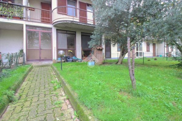 casa indipendente in vendita a Pavia in zona Vallone