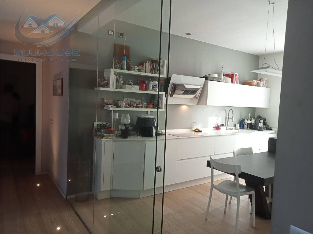 appartamento in vendita a Pavia in zona Casa sul Fiume