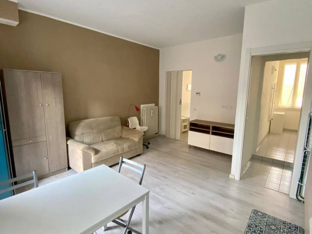 appartamento in vendita a Pavia in zona Pompieri