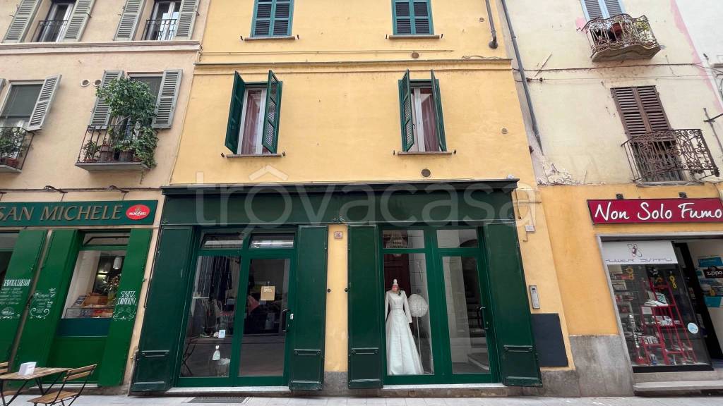 casa indipendente in vendita a Pavia in zona Centro Città