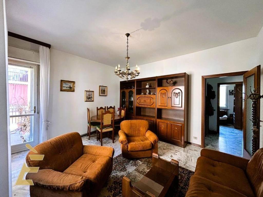 appartamento in vendita a Pavia in zona Pompieri