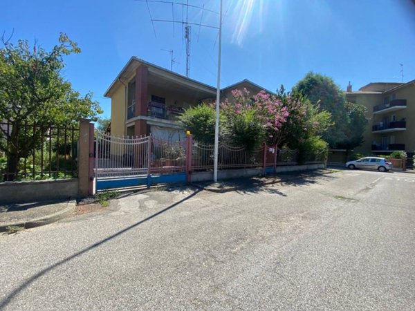 casa indipendente in vendita a Pavia in zona Campo Coni