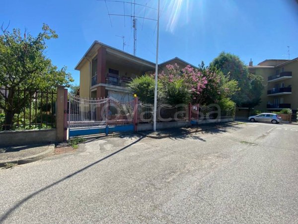 casa indipendente in vendita a Pavia in zona Vallone