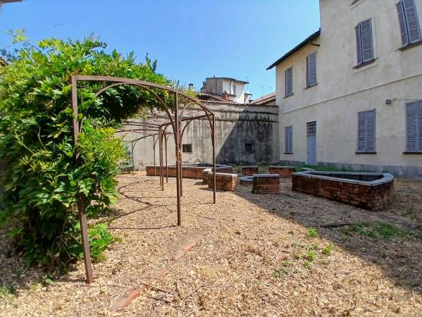 appartamento in vendita a Pavia in zona Centro Città